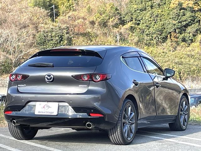 MAZDA3ファストバック 20Sバーガンディ セレクション 禁煙車 ワンオーナー 赤革シート 全方位カメラ BOSEサウンド レーダークルコン 衝突軽減システム レーンキープ ブラインドスポットモニター 純正ナビ フルセグTV シートヒーター スマートキー(8枚目)
