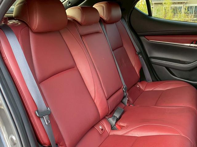 MAZDA3ファストバック 20Sバーガンディ セレクション 禁煙車 ワンオーナー 赤革シート 全方位カメラ BOSEサウンド レーダークルコン 衝突軽減システム レーンキープ ブラインドスポットモニター 純正ナビ フルセグTV シートヒーター スマートキー(10枚目)