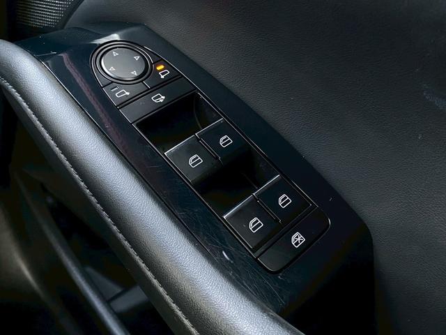 MAZDA3ファストバック 20Sバーガンディ セレクション 禁煙車 ワンオーナー 赤革シート 全方位カメラ BOSEサウンド レーダークルコン 衝突軽減システム レーンキープ ブラインドスポットモニター 純正ナビ フルセグTV シートヒーター スマートキー(29枚目)