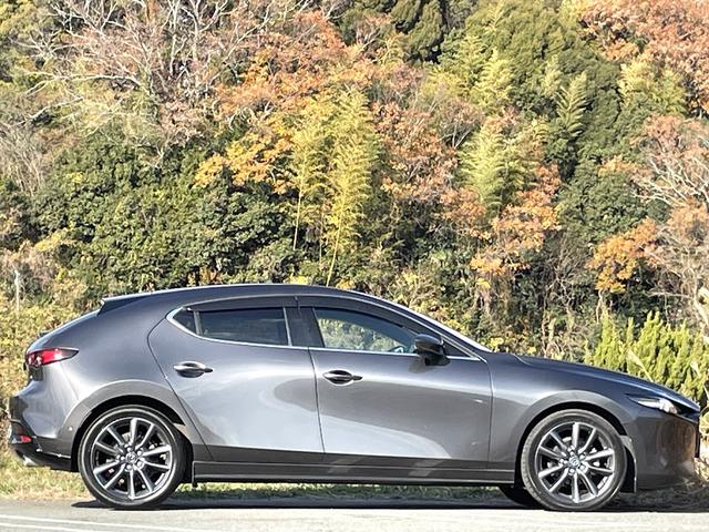 MAZDA3ファストバック 20Sバーガンディ セレクション 禁煙車 ワンオーナー 赤革シート 全方位カメラ BOSEサウンド レーダークルコン 衝突軽減システム レーンキープ ブラインドスポットモニター 純正ナビ フルセグTV シートヒーター スマートキー(31枚目)