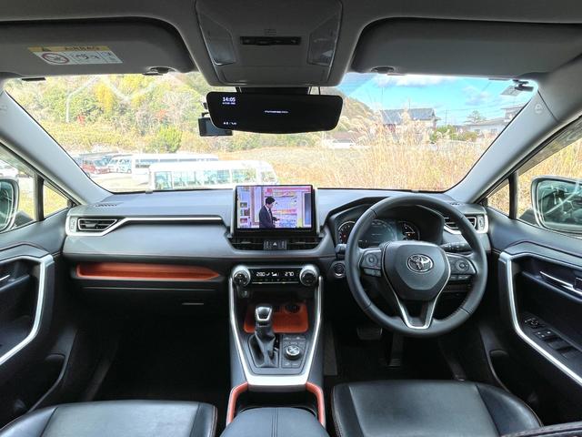 ＲＡＶ４ アドベンチャー　禁煙車　１０インチナビ　衝突軽減システム　レーダークルーズ　バックカメラ　フルセグＴＶ　ＥＴＣ　前後ドラレコ　ＬＥＤヘッドライト　Ｂｌｕｅｔｏｏｔｈ　レーンキープ　スマートキー　ＵＳＢ　車検整備付（5枚目）