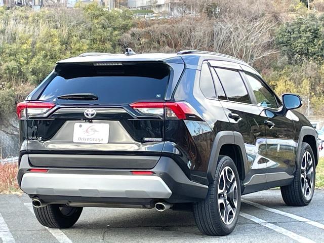 ＲＡＶ４ アドベンチャー　禁煙車　１０インチナビ　衝突軽減システム　レーダークルーズ　バックカメラ　フルセグＴＶ　ＥＴＣ　前後ドラレコ　ＬＥＤヘッドライト　Ｂｌｕｅｔｏｏｔｈ　レーンキープ　スマートキー　ＵＳＢ　車検整備付（7枚目）