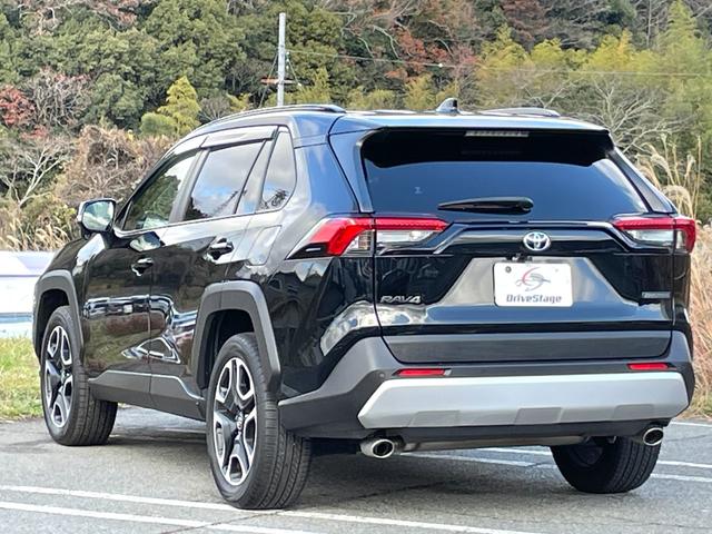 ＲＡＶ４ アドベンチャー　禁煙車　１０インチナビ　衝突軽減システム　レーダークルーズ　バックカメラ　フルセグＴＶ　ＥＴＣ　前後ドラレコ　ＬＥＤヘッドライト　Ｂｌｕｅｔｏｏｔｈ　レーンキープ　スマートキー　ＵＳＢ　車検整備付（8枚目）