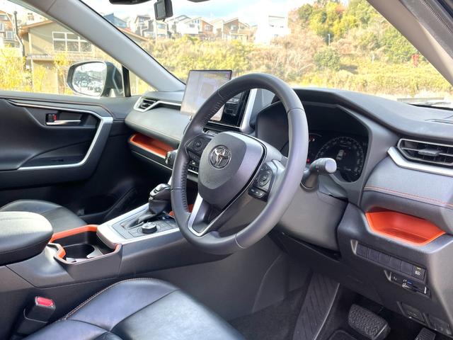 ＲＡＶ４ アドベンチャー　禁煙車　１０インチナビ　衝突軽減システム　レーダークルーズ　バックカメラ　フルセグＴＶ　ＥＴＣ　前後ドラレコ　ＬＥＤヘッドライト　Ｂｌｕｅｔｏｏｔｈ　レーンキープ　スマートキー　ＵＳＢ　車検整備付（9枚目）