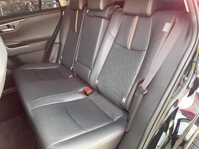 ＲＡＶ４ アドベンチャー　禁煙車　１０インチナビ　衝突軽減システム　レーダークルーズ　バックカメラ　フルセグＴＶ　ＥＴＣ　前後ドラレコ　ＬＥＤヘッドライト　Ｂｌｕｅｔｏｏｔｈ　レーンキープ　スマートキー　ＵＳＢ　車検整備付（32枚目）