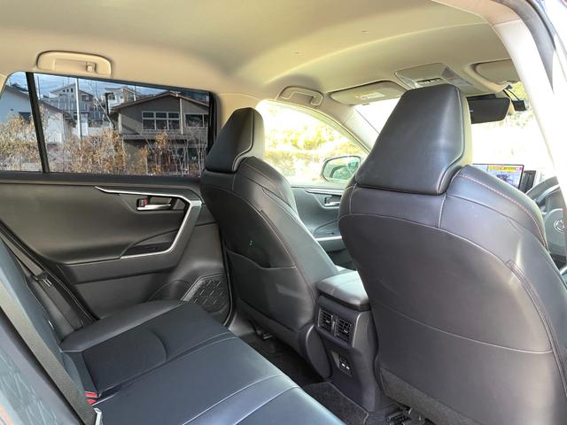 ＲＡＶ４ アドベンチャー　禁煙車　１０インチナビ　衝突軽減システム　レーダークルーズ　バックカメラ　フルセグＴＶ　ＥＴＣ　前後ドラレコ　ＬＥＤヘッドライト　Ｂｌｕｅｔｏｏｔｈ　レーンキープ　スマートキー　ＵＳＢ　車検整備付（35枚目）