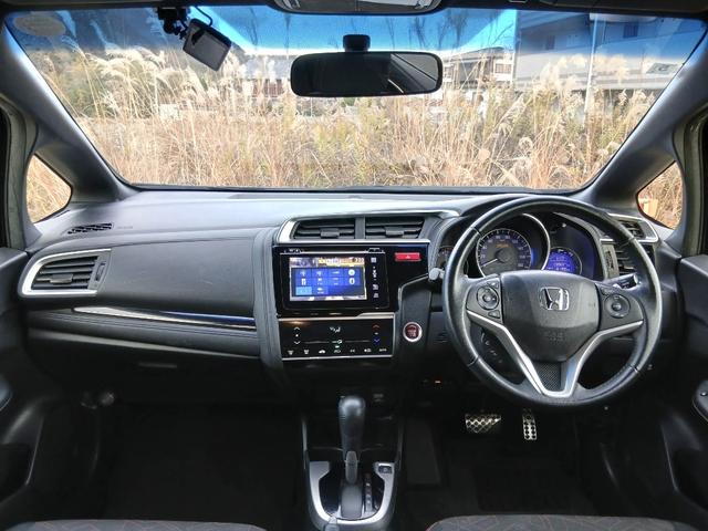 フィット ＲＳ　禁煙車　純正インターナビ　フルセグＴＶ　バックカメラ　ドラレコ　ＥＴＣ　Ｂｌｕｅｔｏｏｔｈ　クルーズコントロール　パドルシフト　ＬＥＤヘッドライト　スマートキー　ＵＳＢ／ＨＤＭＩ接続可　点検整備付（5枚目）