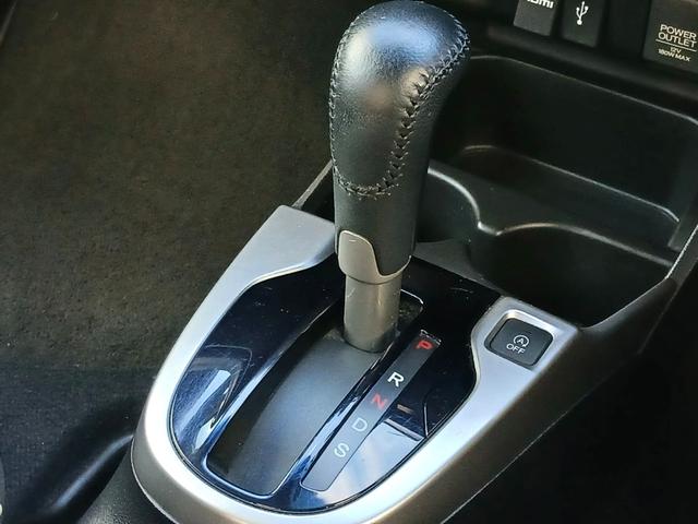 フィット ＲＳ　禁煙車　純正インターナビ　フルセグＴＶ　バックカメラ　ドラレコ　ＥＴＣ　Ｂｌｕｅｔｏｏｔｈ　クルーズコントロール　パドルシフト　ＬＥＤヘッドライト　スマートキー　ＵＳＢ／ＨＤＭＩ接続可　点検整備付（18枚目）