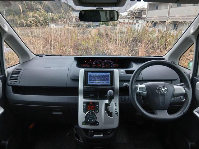 ノア Ｓｉ　禁煙車　社外ナビ　フルセグＴＶ　電動スライドドア　ＥＴＣ　パドルシフト　ＨＩＤ　フォグ　コーナーセンサー　Ｂｌｕｅｔｏｏｔｈ　スマートキー　車検整備付（3枚目）