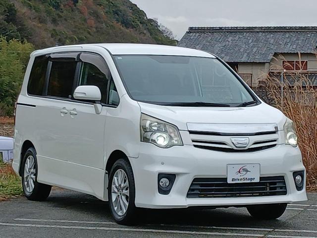 ノア Ｓｉ　禁煙車　社外ナビ　フルセグＴＶ　電動スライドドア　ＥＴＣ　パドルシフト　ＨＩＤ　フォグ　コーナーセンサー　Ｂｌｕｅｔｏｏｔｈ　スマートキー　車検整備付（4枚目）