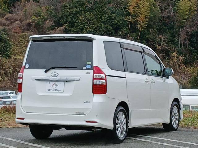 ノア Ｓｉ　禁煙車　社外ナビ　フルセグＴＶ　電動スライドドア　ＥＴＣ　パドルシフト　ＨＩＤ　フォグ　コーナーセンサー　Ｂｌｕｅｔｏｏｔｈ　スマートキー　車検整備付（5枚目）