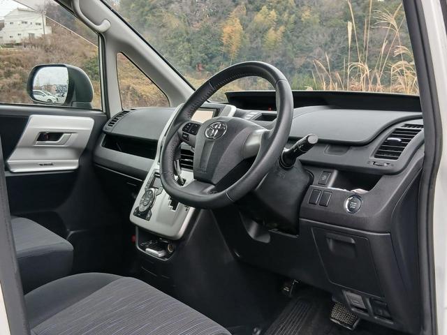 ノア Ｓｉ　禁煙車　社外ナビ　フルセグＴＶ　電動スライドドア　ＥＴＣ　パドルシフト　ＨＩＤ　フォグ　コーナーセンサー　Ｂｌｕｅｔｏｏｔｈ　スマートキー　車検整備付（7枚目）