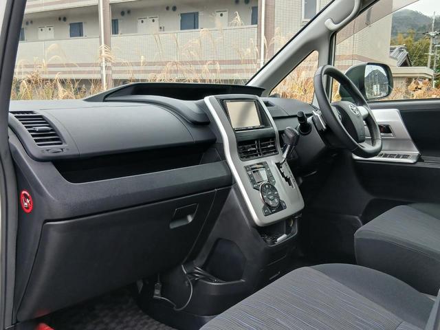 ノア Ｓｉ　禁煙車　社外ナビ　フルセグＴＶ　電動スライドドア　ＥＴＣ　パドルシフト　ＨＩＤ　フォグ　コーナーセンサー　Ｂｌｕｅｔｏｏｔｈ　スマートキー　車検整備付（24枚目）