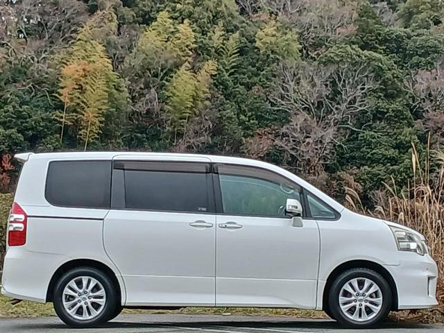 ノア Ｓｉ　禁煙車　社外ナビ　フルセグＴＶ　電動スライドドア　ＥＴＣ　パドルシフト　ＨＩＤ　フォグ　コーナーセンサー　Ｂｌｕｅｔｏｏｔｈ　スマートキー　車検整備付（32枚目）