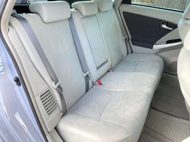 プリウス Ｓ　禁煙車　純正ナビ　フルセグＴＶ　バックカメラ　ＥＴＣ　ドラレコ　Ｂｌｕｅｔｏｏｔｈ　スペアキー　ユーザー買取車　点検整備付（8枚目）