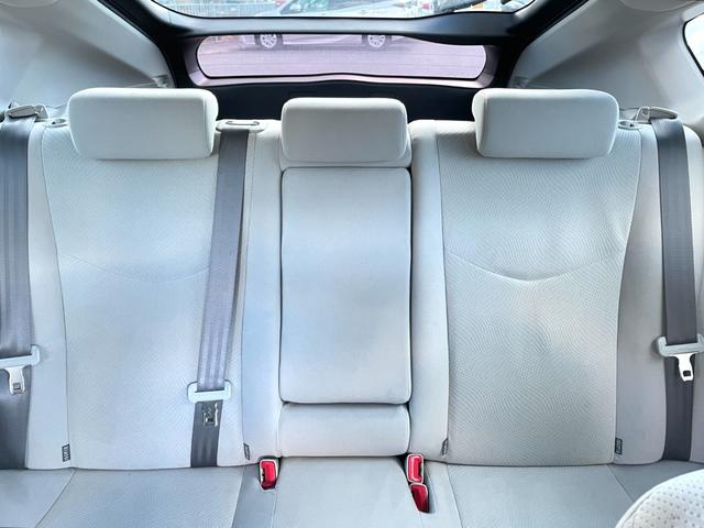 プリウス Ｓ　禁煙車　純正ナビ　フルセグＴＶ　バックカメラ　ＥＴＣ　ドラレコ　Ｂｌｕｅｔｏｏｔｈ　スペアキー　ユーザー買取車　点検整備付（9枚目）