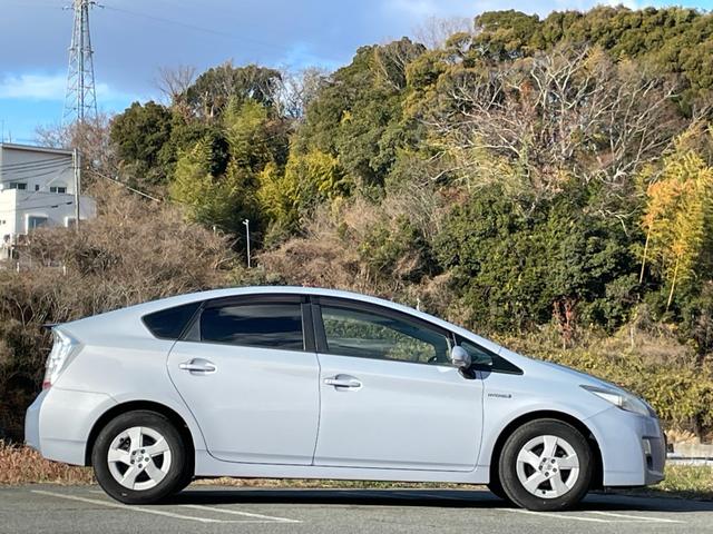 プリウス Ｓ　禁煙車　純正ナビ　フルセグＴＶ　バックカメラ　ＥＴＣ　ドラレコ　Ｂｌｕｅｔｏｏｔｈ　スペアキー　ユーザー買取車　点検整備付（29枚目）