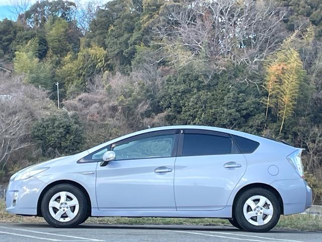 プリウス Ｓ　禁煙車　純正ナビ　フルセグＴＶ　バックカメラ　ＥＴＣ　ドラレコ　Ｂｌｕｅｔｏｏｔｈ　スペアキー　ユーザー買取車　点検整備付（30枚目）