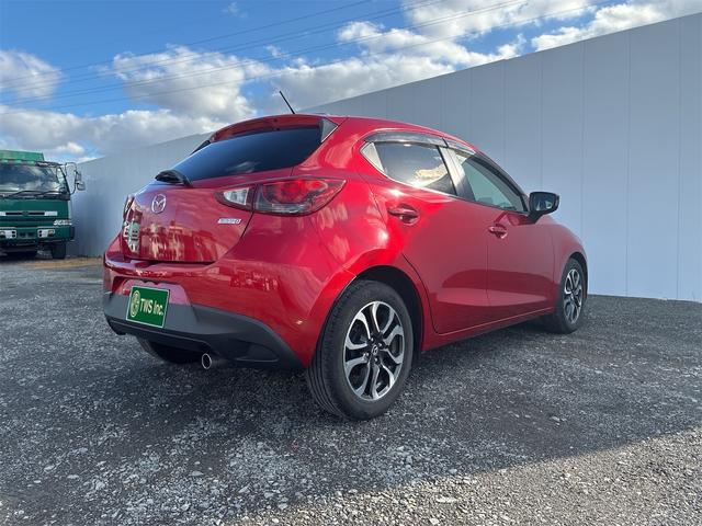 デミオ ＸＤツーリング　ブラインド・スポット・モニタリング（リア・クロス・トラフィック・アラート機能付）＋ハイ・ビーム・コントロールシステム＋車線逸脱警報システム、ＣＤ／ＤＶＤプレーヤー＋地デジＴＶチューナー（フルセグ）（10枚目）