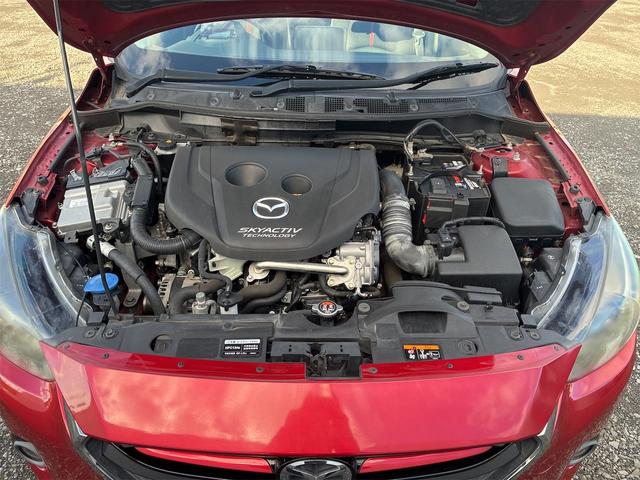 デミオ ＸＤツーリング　ブラインド・スポット・モニタリング（リア・クロス・トラフィック・アラート機能付）＋ハイ・ビーム・コントロールシステム＋車線逸脱警報システム、ＣＤ／ＤＶＤプレーヤー＋地デジＴＶチューナー（フルセグ）（16枚目）