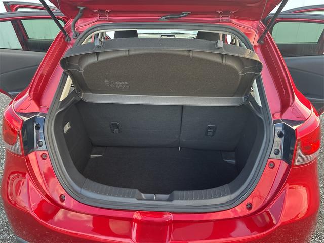 デミオ ＸＤツーリング　ブラインド・スポット・モニタリング（リア・クロス・トラフィック・アラート機能付）＋ハイ・ビーム・コントロールシステム＋車線逸脱警報システム、ＣＤ／ＤＶＤプレーヤー＋地デジＴＶチューナー（フルセグ）（27枚目）