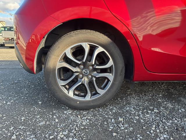 デミオ ＸＤツーリング　ブラインド・スポット・モニタリング（リア・クロス・トラフィック・アラート機能付）＋ハイ・ビーム・コントロールシステム＋車線逸脱警報システム、ＣＤ／ＤＶＤプレーヤー＋地デジＴＶチューナー（フルセグ）（56枚目）