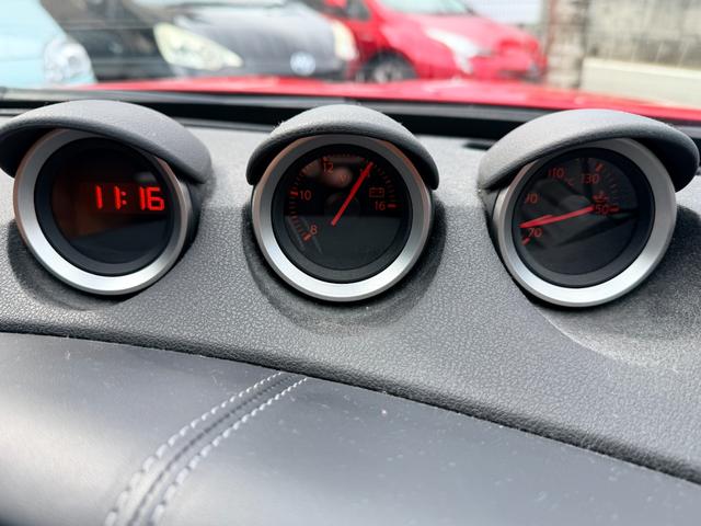 フェアレディＺ バージョンＳＴ　純正ナビ　ＴＶ　社外１９インチＡＷ　ＴＥＩＮ車高調　社外マフラー　バックカメラ　シートヒーター　ＢＯＳＥサウンドシステム　前後ドライブレコーダー　ＥＴＣ　スマートキー（17枚目）