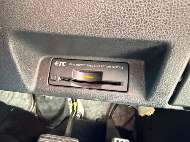 フェアレディＺ バージョンＳＴ　純正ナビ　ＴＶ　社外１９インチＡＷ　ＴＥＩＮ車高調　社外マフラー　バックカメラ　シートヒーター　ＢＯＳＥサウンドシステム　前後ドライブレコーダー　ＥＴＣ　スマートキー（23枚目）