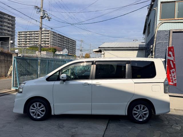 ヴォクシー ＺＳ　純正ナビ　ＴＶ　バックカメラ　両側パワースライドドア　スマートキー　ＥＴＣ（6枚目）