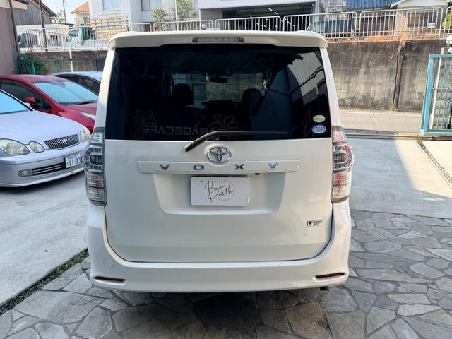 ヴォクシー ＺＳ　純正ナビ　ＴＶ　バックカメラ　両側パワースライドドア　スマートキー　ＥＴＣ（8枚目）