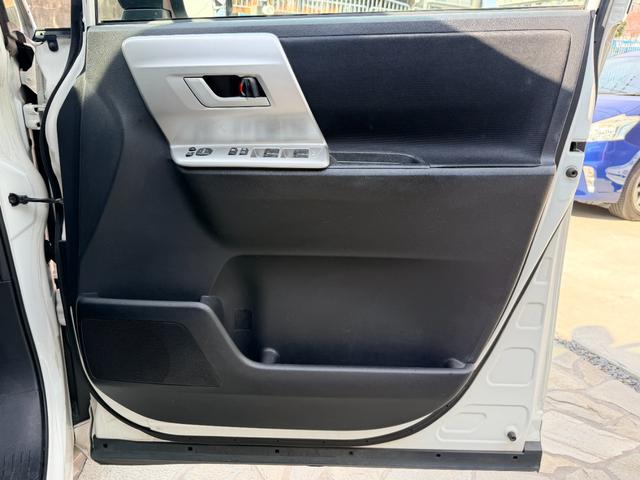 ヴォクシー ＺＳ　純正ナビ　ＴＶ　バックカメラ　両側パワースライドドア　スマートキー　ＥＴＣ（22枚目）