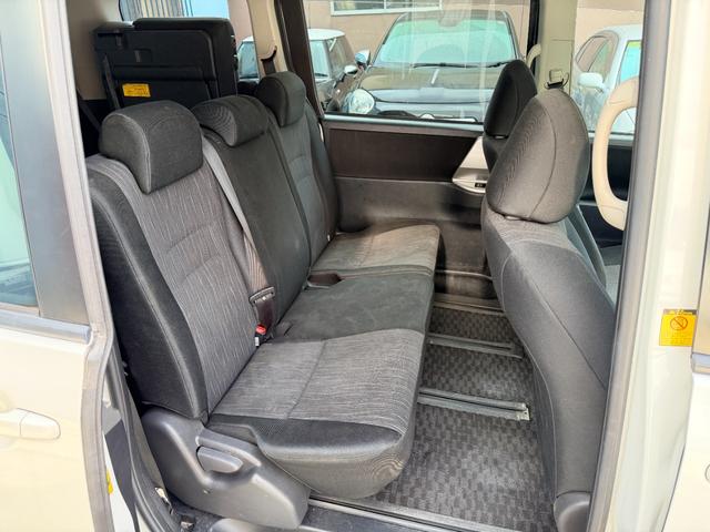 ヴォクシー ＺＳ　純正ナビ　ＴＶ　バックカメラ　両側パワースライドドア　スマートキー　ＥＴＣ（29枚目）