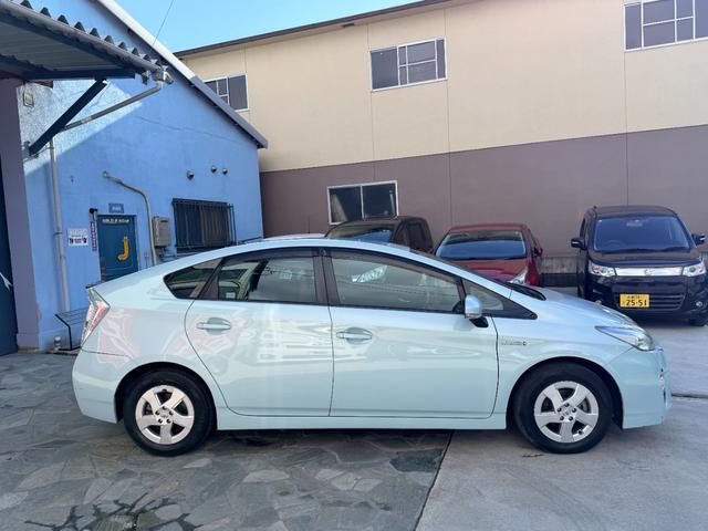 プリウス Ｓ　純正ナビ　ＴＶ　バックカメラ　スマートキー　ＥＴＣ（5枚目）