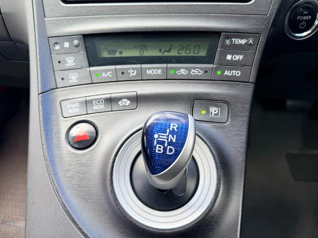 プリウス Ｓ　純正ナビ　ＴＶ　バックカメラ　スマートキー　ＥＴＣ（18枚目）