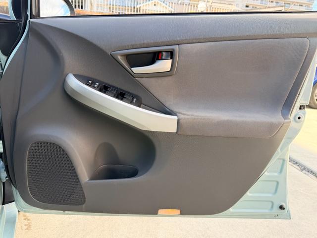 プリウス Ｓ　純正ナビ　ＴＶ　バックカメラ　スマートキー　ＥＴＣ（30枚目）