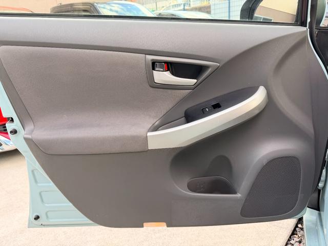 プリウス Ｓ　純正ナビ　ＴＶ　バックカメラ　スマートキー　ＥＴＣ（31枚目）