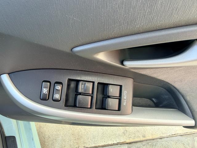 プリウス Ｓ　純正ナビ　ＴＶ　バックカメラ　スマートキー　ＥＴＣ（34枚目）