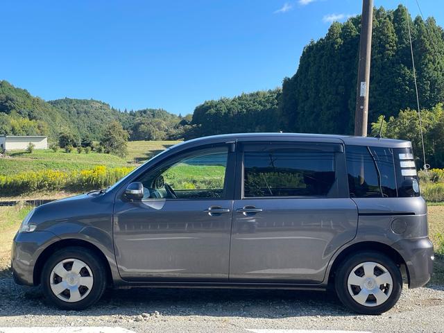 シエンタ Xリミテッド 7人乗り・両側スライドドア左側電動スライド・ナビ・ETC・3列シート・床下収納・キーレス・CVT(8枚目)