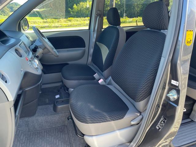 シエンタ Xリミテッド 7人乗り・両側スライドドア左側電動スライド・ナビ・ETC・3列シート・床下収納・キーレス・CVT(32枚目)