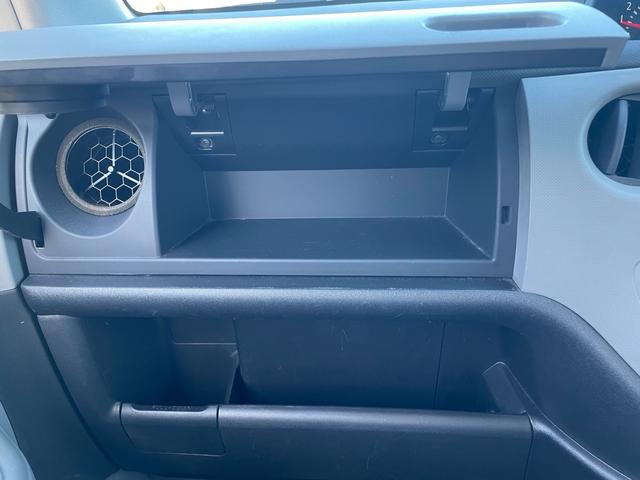 シエンタ Xリミテッド 7人乗り・両側スライドドア左側電動スライド・ナビ・ETC・3列シート・床下収納・キーレス・CVT(34枚目)