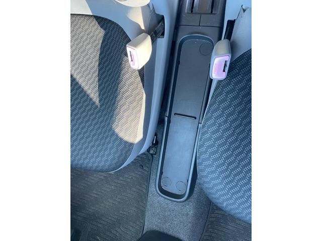 シエンタ Xリミテッド 7人乗り・両側スライドドア左側電動スライド・ナビ・ETC・3列シート・床下収納・キーレス・CVT(39枚目)