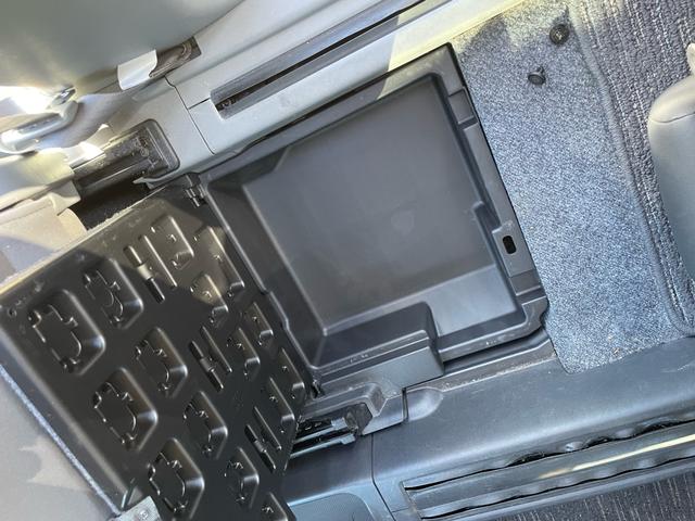 シエンタ Xリミテッド 7人乗り・両側スライドドア左側電動スライド・ナビ・ETC・3列シート・床下収納・キーレス・CVT(42枚目)