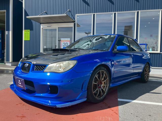 インプレッサ ＷＲＸ　ＳＴｉ　カーボンボンネット　３連メーター　ＭＯＭＯハンドルアドバンレーシングアルミ　柿本改マフラー　テイン車高調　ブレンボキャリパー　スーパーレーダー　リアウィング社外ナビ　バックモニター　ＴＶ　ＢＴ　ＥＴＣ（4枚目）