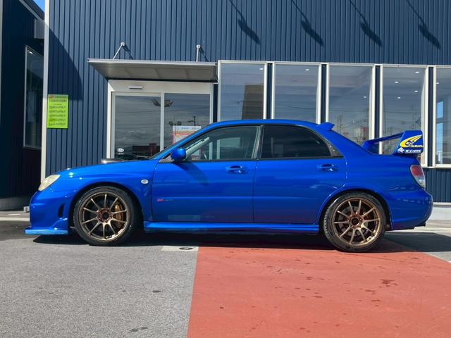インプレッサ ＷＲＸ　ＳＴｉ　カーボンボンネット　３連メーター　ＭＯＭＯハンドルアドバンレーシングアルミ　柿本改マフラー　テイン車高調　ブレンボキャリパー　スーパーレーダー　リアウィング社外ナビ　バックモニター　ＴＶ　ＢＴ　ＥＴＣ（7枚目）