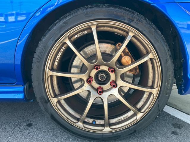 インプレッサ ＷＲＸ　ＳＴｉ　カーボンボンネット　３連メーター　ＭＯＭＯハンドルアドバンレーシングアルミ　柿本改マフラー　テイン車高調　ブレンボキャリパー　スーパーレーダー　リアウィング社外ナビ　バックモニター　ＴＶ　ＢＴ　ＥＴＣ（25枚目）
