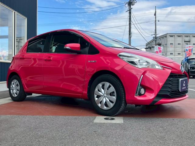 ヴィッツ ハイブリッド ジュエラ 純正ナビ バックモニター ステアリングスイッチ テレビ プッシュスタート トヨタセーフティーセンス ナノイーエアコン ETC ドラレコ オートライト 横滑り防止装置 レーンキープアシスト(3枚目)