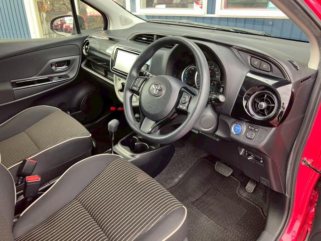 ヴィッツ ハイブリッド ジュエラ 純正ナビ バックモニター ステアリングスイッチ テレビ プッシュスタート トヨタセーフティーセンス ナノイーエアコン ETC ドラレコ オートライト 横滑り防止装置 レーンキープアシスト(14枚目)