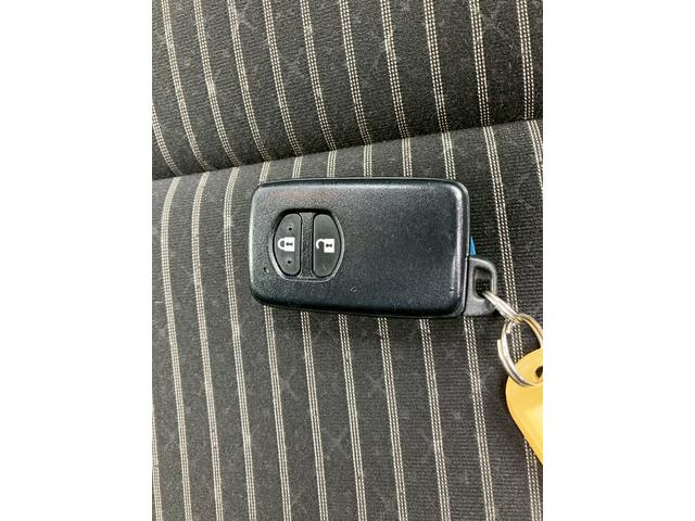 ヴィッツ ハイブリッド ジュエラ 純正ナビ バックモニター ステアリングスイッチ テレビ プッシュスタート トヨタセーフティーセンス ナノイーエアコン ETC ドラレコ オートライト 横滑り防止装置 レーンキープアシスト(43枚目)