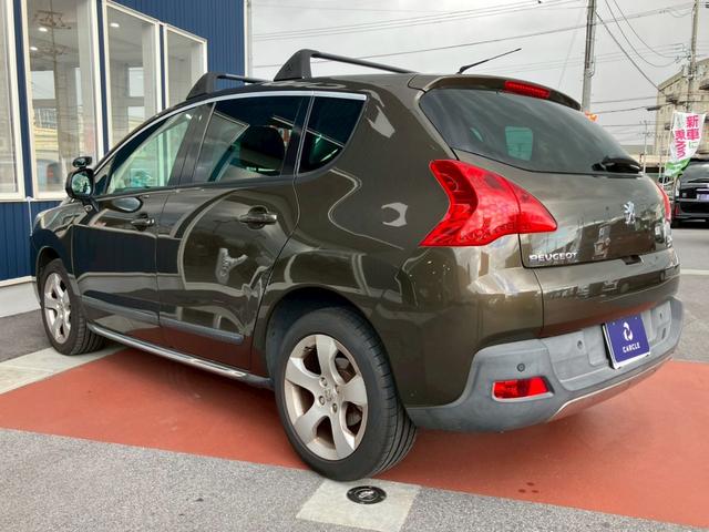 ３００８ プレミアム　ガラスルーフ　社外ナビ　ＥＴＣ　Ｂｌｕｅｔｏｏｔｈ　ワンセグ　バックモニター　コーナーセンサー　キーレス　純正アルミ（6枚目）