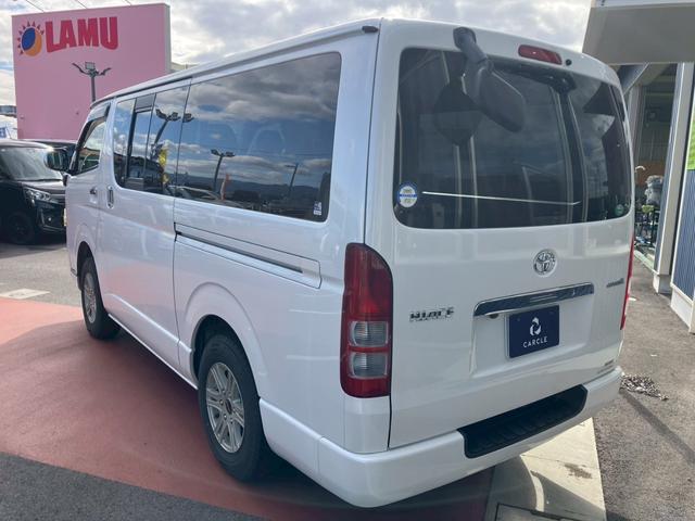 ハイエースバン ロングスーパーＧＬ　４ＷＤディーゼル　社外ナビ　ＴＶ　Ｂｌｕｅｔｏｏｔｈ接続　バックカメラ　ＥＴＣ　純正エンジンスターター　社外アルミ　イージークローザー　ＡＣ１００Ｖ　ＣＤ／ＤＶＤ　ディーゼルターボ（3枚目）